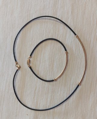 Girocollo oro 585..14kt caucciù nero