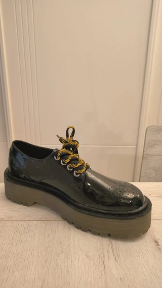 Zapatos negros plataforma cordones