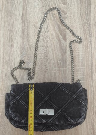 ✨ NO NEGOCIABLE ✨  Bolso vaquero negro con cadena