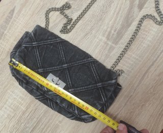 ✨ NO NEGOCIABLE ✨  Bolso vaquero negro con cadena