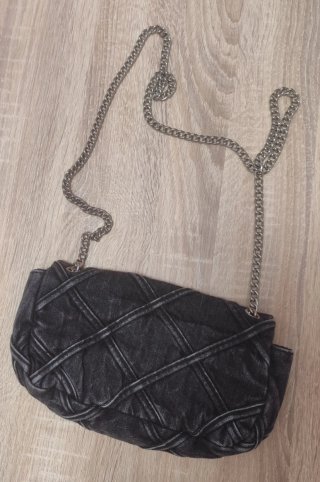 ✨ NO NEGOCIABLE ✨  Bolso vaquero negro con cadena