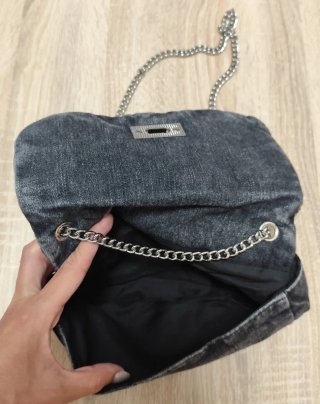 ✨ NO NEGOCIABLE ✨  Bolso vaquero negro con cadena