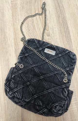 ✨ NO NEGOCIABLE ✨  Bolso vaquero negro con cadena