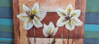 Coppia di quadri floreali su tela beige e bianco