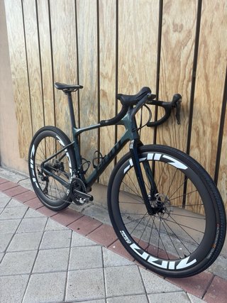 Bicicleta Gravel Giant Carbono