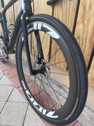 Bicicleta Gravel Giant Carbono