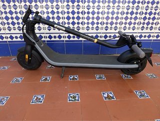 Patinete eléctrico negro