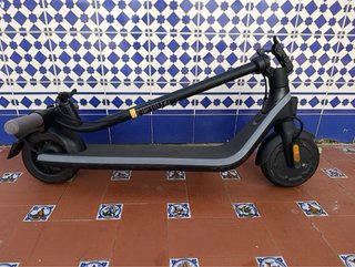 Patinete eléctrico negro