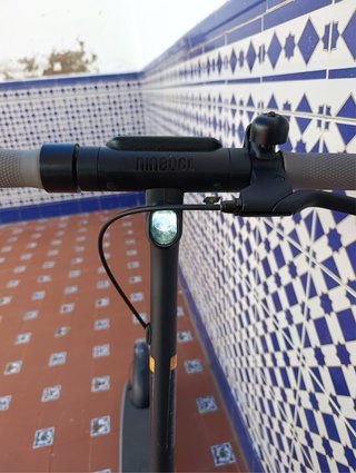 Patinete eléctrico negro