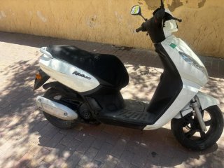 Peugeot Kisbee Scooter Blanca 0. 49cc