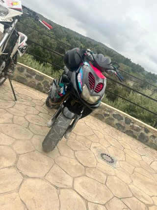Yamaha Aerox Negra