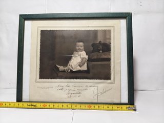 Foto antigua bebé con oso