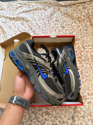 Nike Air Max Moto 2K Gris Oscuro Azul