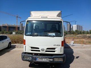 Nissan Atleon 2004