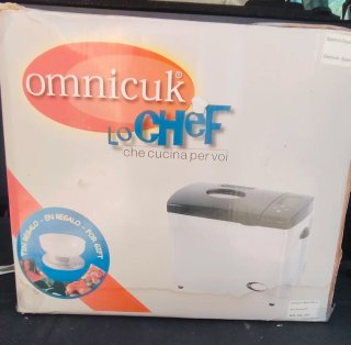 Es una Omnicuk Lo Chef, una cocinera/robot cocina