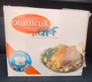 Es una Omnicuk Lo Chef, una cocinera/robot cocina