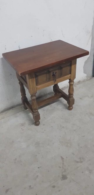 Mesita de noche rústica de madera