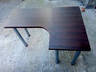 Escritorio modular negro y plateado