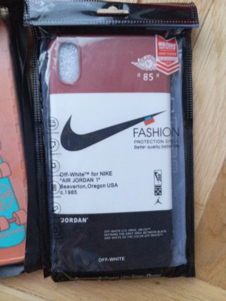 Custodia Off-White per iPhone XS Max
