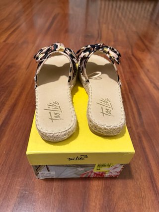 Ciabatte leopardate con dettagli oro