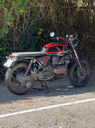 BMW K75 Scrambler Negra y Roja