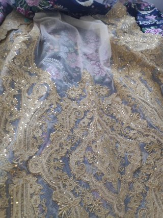 Manteletas falleras doradas y azules