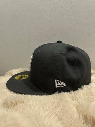 Gorra New Era Yankees Negra con Llamas Talla 7 1/4