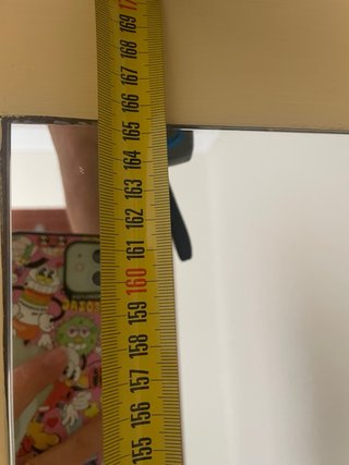 Espejo de cuerpo entero con marco de madera