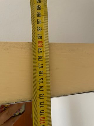 Espejo de cuerpo entero con marco de madera