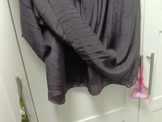 Vestido color berenjena drapeado