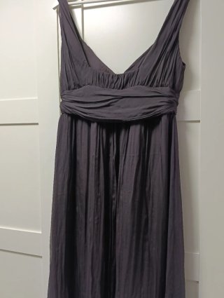 Vestido color berenjena drapeado