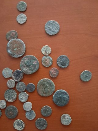 Lotto di antiche monete romane