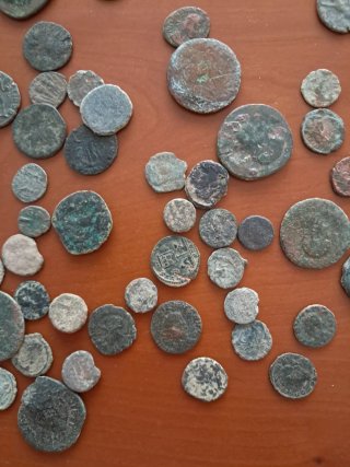 Lotto di antiche monete romane