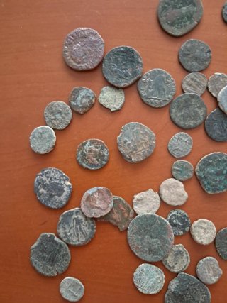 Lotto di antiche monete romane