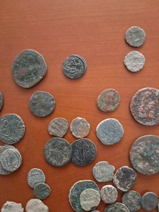 Lotto di antiche monete romane