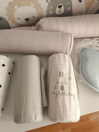 Cojines y almohada bebé
