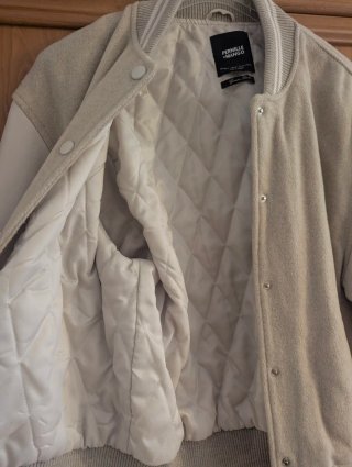 Bomber Pernille x Mango Lana y Piel Beige