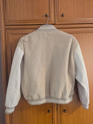 Bomber Pernille x Mango Lana y Piel Beige
