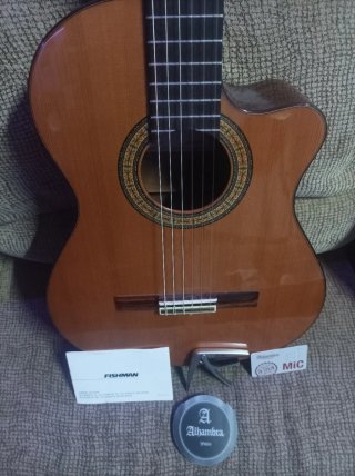 Guitarra Clásica Electrificada Alhambra 3C+funda.