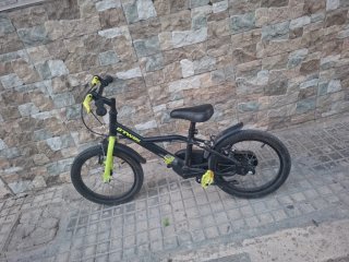 Bicicleta infantil Btwin amarilla