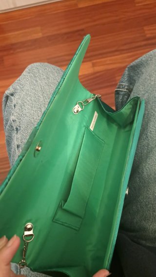 Bolso de fiesta verde con pedrería