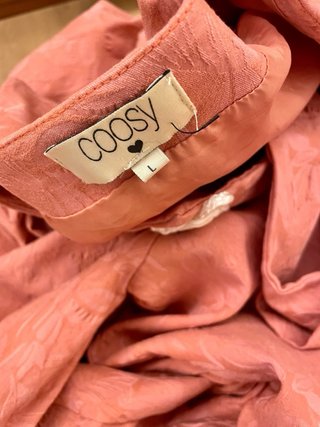 Traje Coosy color coral.  Usado una vez.