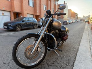 Harley-Davidson Sporster 883 Custom Negra/Plata