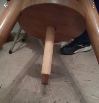 Sgabello in legno massello  regolabile