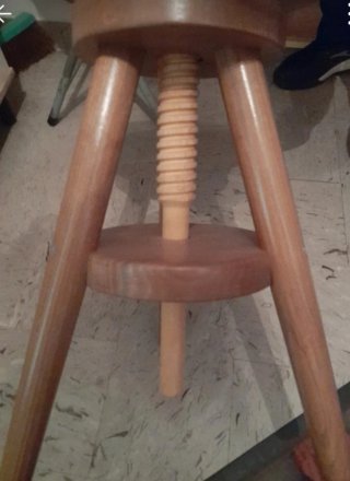 Sgabello in legno massello  regolabile