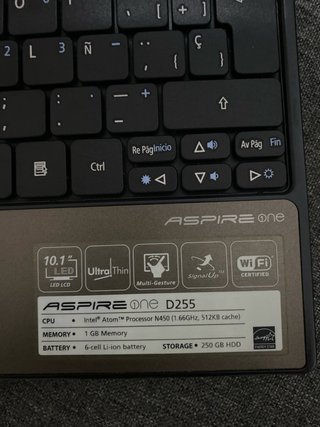 Portátil Acer Aspire One D255 funciona cargándose.