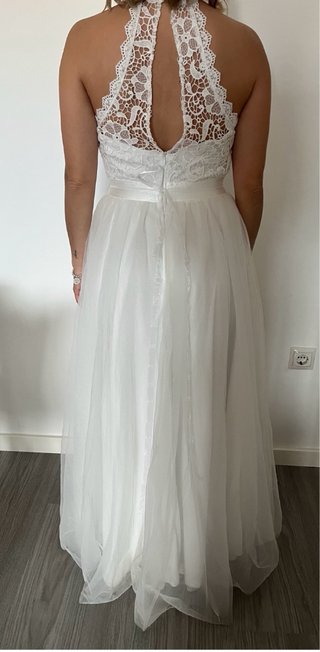 Vestido de Novia Encaje y Tul. Ramo de flores.