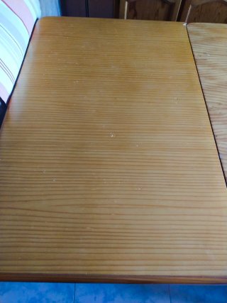Mesa de comedor con 6 sillas de madera