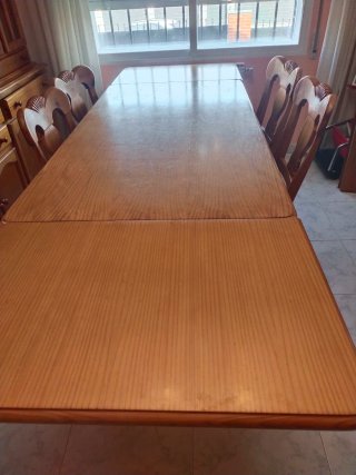 Mesa de comedor con 6 sillas de madera