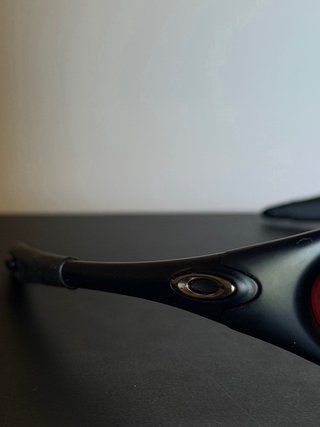 Gafas de Sol Oakley Negras y Rojas